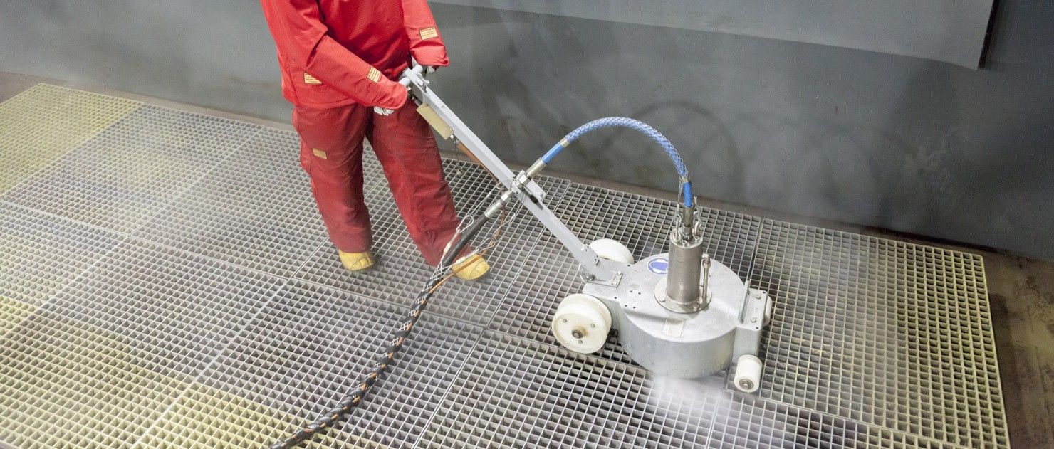 limpeza-com-bomba-de-alta-pressao-profissional